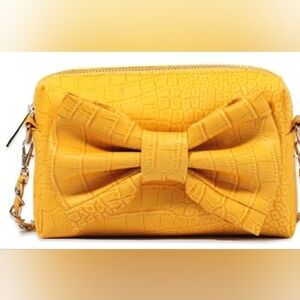 Crossbody chain purse w/ yellow bow snakeskin